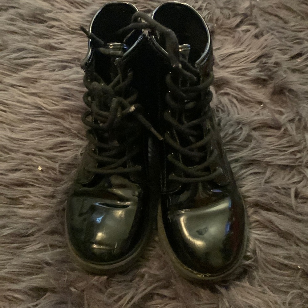 Girls black boots